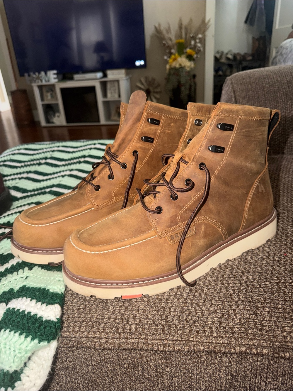 Men's Tan Leather Moc Toe Lace-Up Boots - Classic Workwear Style